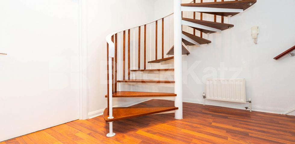 Stunning modern split level 3 bed with a private roof terrace in camden square Stratford Villas, Camden Square